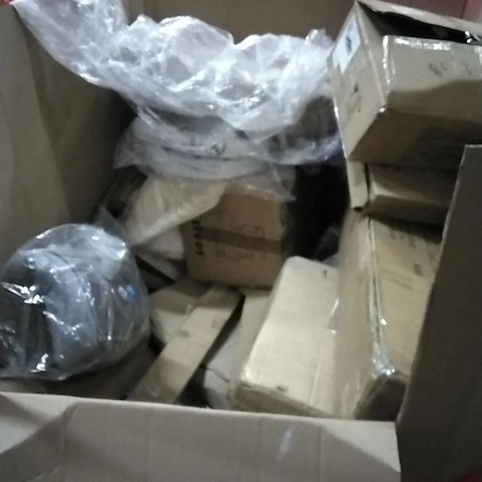 PALLET OF HOUSEHOLD ITEMS TO INCLUDE SHOWER CADDY, VACUUM STAND, RETRACTABLE SAFETY GATE, STEP STOOL AND OTHER ASSORTED ITEMS...