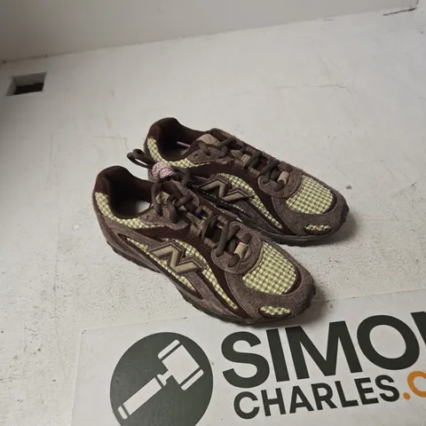NEW BALANCE WOMEN’S SNEAKERS – UK 4, BROWN SUEDE WITH GREEN CHECK FABRIC