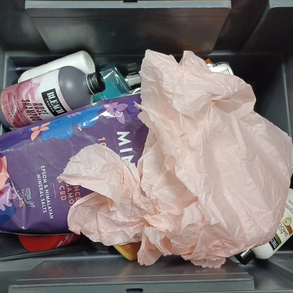 BOX OF APPROX 20 ASSORTED HEALTH AND BEAUTY ITEMS TO INCLUDE - XBC AQUEOUS CREAM - TESCO ESSENTIALS MINT MOUTH WASH - GARNIER MICELLAR CLEANSING WATER ECT