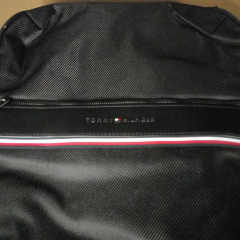 TOMMY HILFIGER BLACK WORK BAG 
