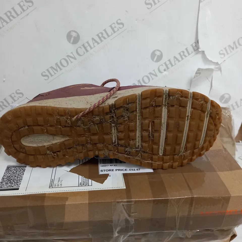 BOXED SKETCHERS ESCAPE TRAINERS IN BURGUNDY - SIZE 7 