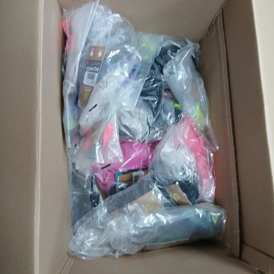 APPROXIMATELY 30 ITEMS OF ASSORTED BRAND NEW PALM AND 3RD ROCK CLIMBING CLOTHING AND ACCESSORIES