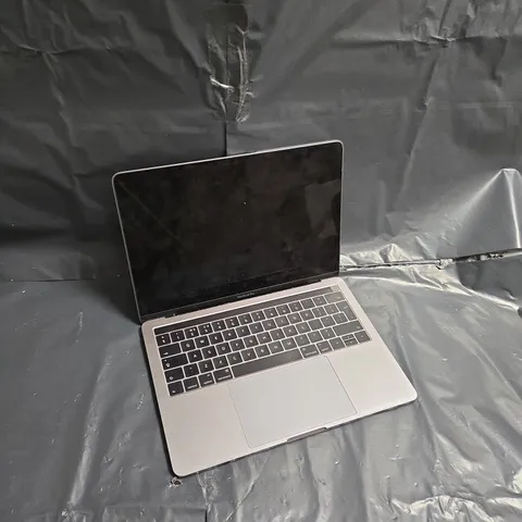 APPLE MACBOOK PRO (A1706)