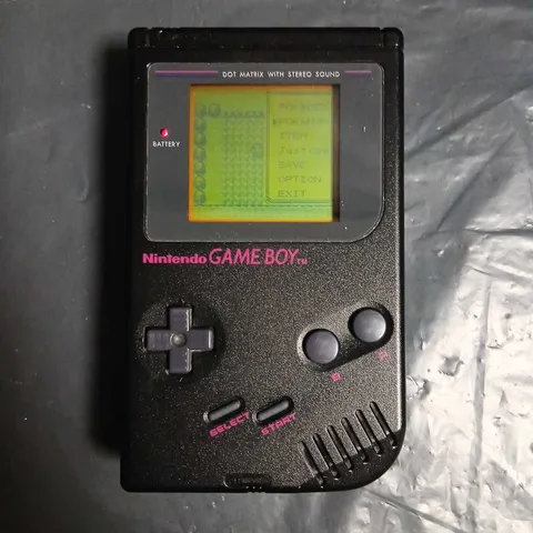 NINTENDO GAME BOY HANDHELD CONSOLE WITH MULTIPLE CARTRIDGES AND ORIGINAL BOX