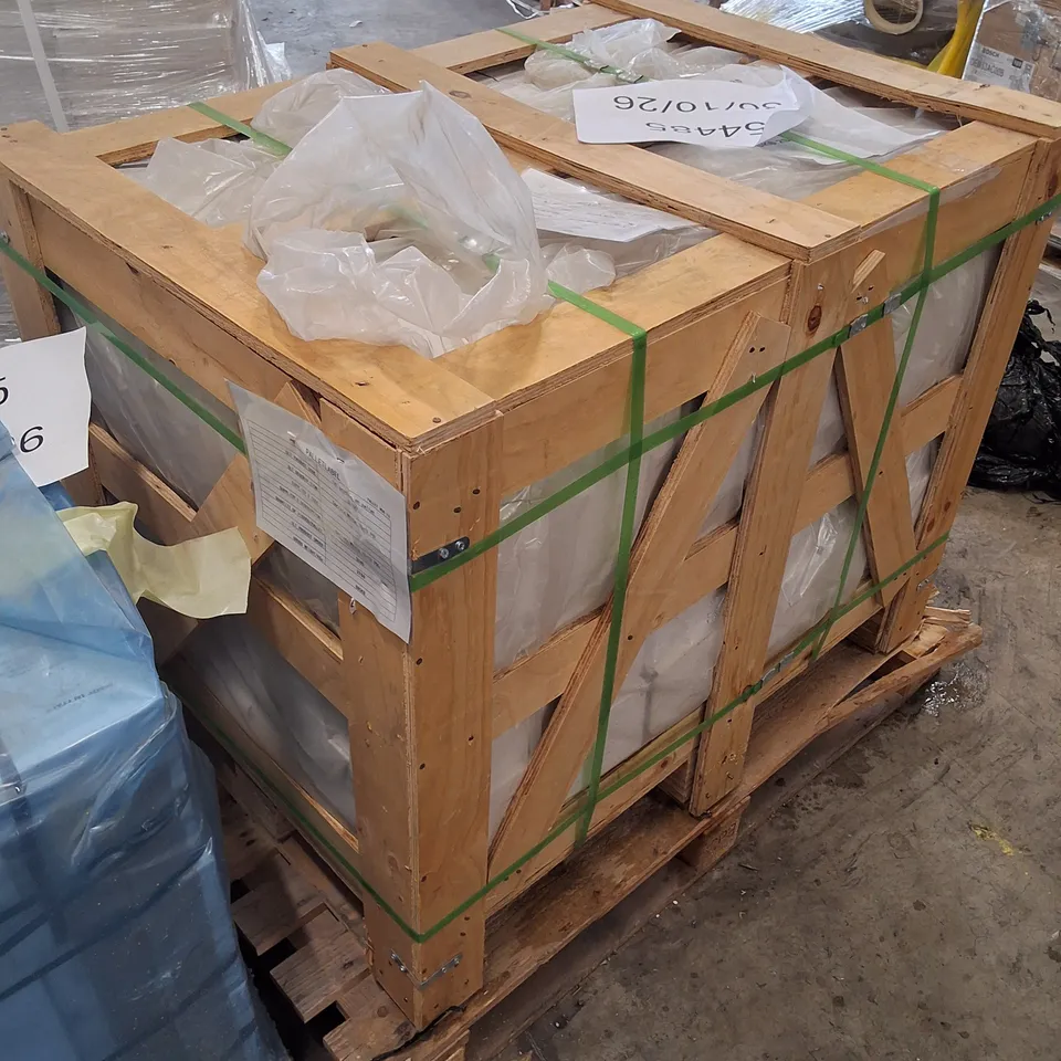 PALLET CONTAINING 3240 CARRARA POLISHED WHITE MARBLE TILES