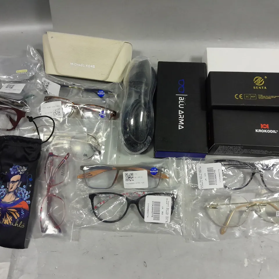 LOT OF ASSORTED GLASSES TO INCLUDE KROKODIL, SENTA AND BLUE ARMA