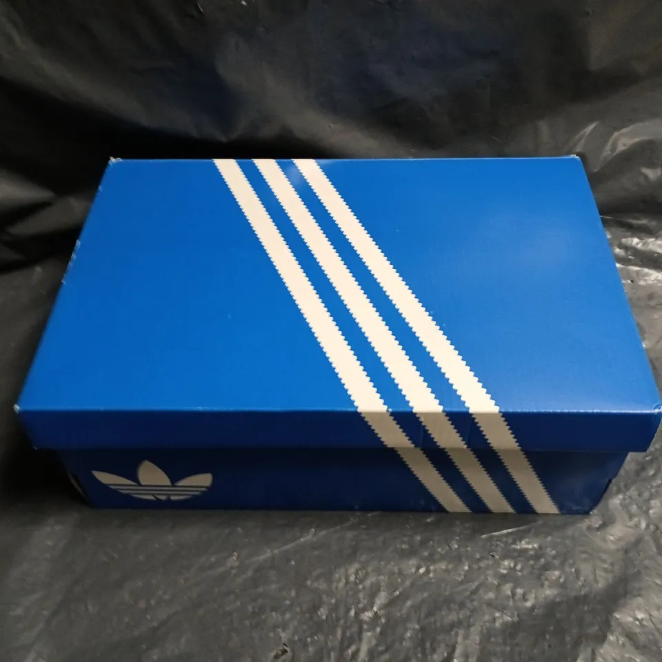 BOXED ADIDAS SAMBA OG W IN SILVER - UK 5