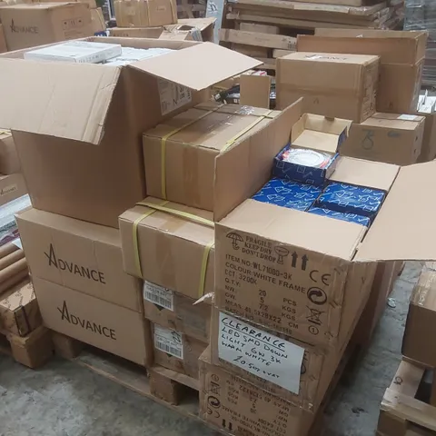 PALLET CONTAINING A VERY LARGE QUANTITY OF ASSORTED LIGHTING PRODUCTS TO INCLUDE: ADVANCE WHITE FRAME LIGHTS, LED PANEL LIGHTS ECT