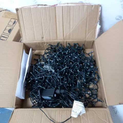 BOX OF FESTIVE CHRISTMAS TREE LIGHTS
