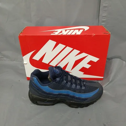 BOXED PAIR OF NIKE AIR MAX 95 BLACK/BLUE UK 6