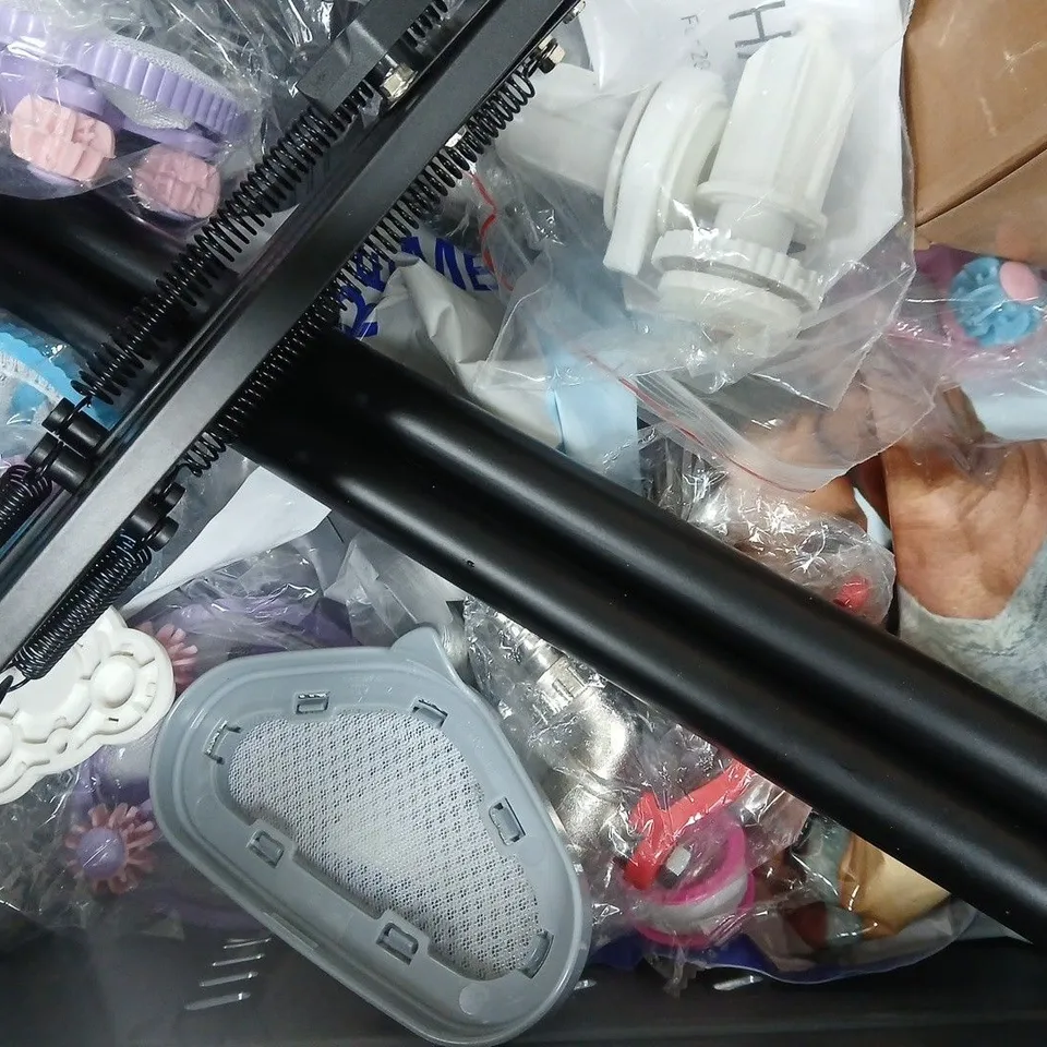 APPROXIMATELY 8 ASSORTED HOUSEHOLD ITEMS TO INCLUDE ORIGAMI PAPER, NYLON RING DOG TOY, ETC