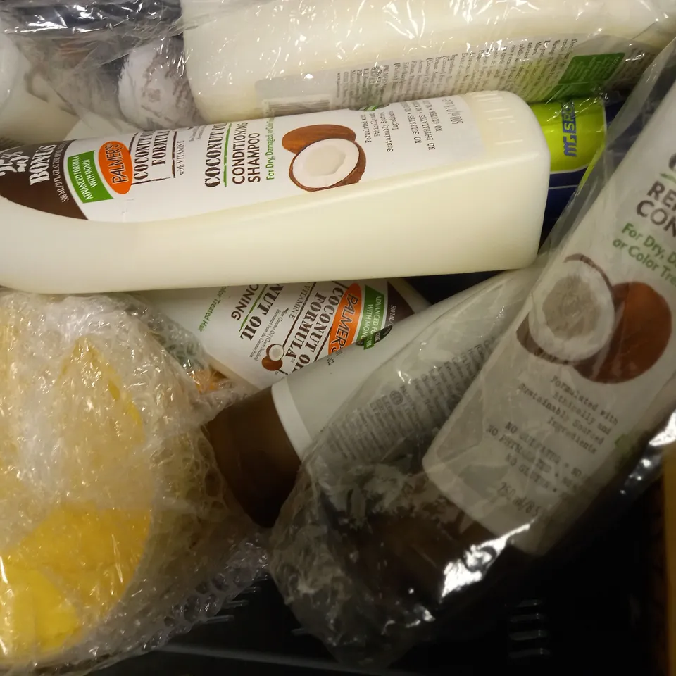 LOT OF APPROXIMATELY 15 ASSORTED HEALTH & BEAUTY ITEMS, TO INCLUDE PALMER'S, JOICO, MAXINE LACEBY, ETC