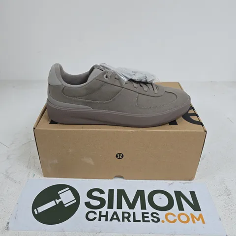 BOXED PAIR OF LULULEMON MENS CITYVERSE MICROSUEDE SNEAKERS - UK 10