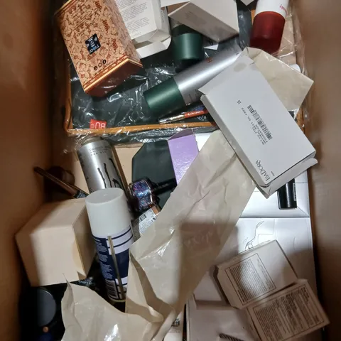 LARGE QUANTITY OF ASSORTED COSMETICS