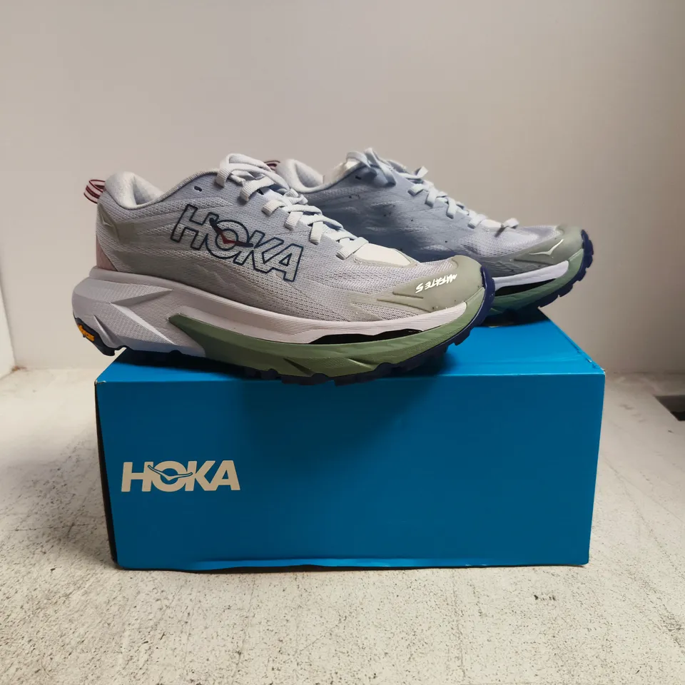 BOXED PAIR OF HOKA MAFATE 5 TRAINERS IN PURPLE SIZE UK 7