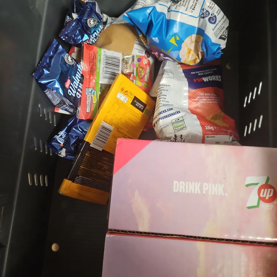 APPROXIMATELY 10 ASSORTED FOOD ITEMS TO INCLUDE - MASON'S MEATS BEEF BRISKET - BULK CARAMEL ZERO CALORIE SYRUP - GREEN & BLACKS BUTTERSCOTCH CHOCOLATE - ETC