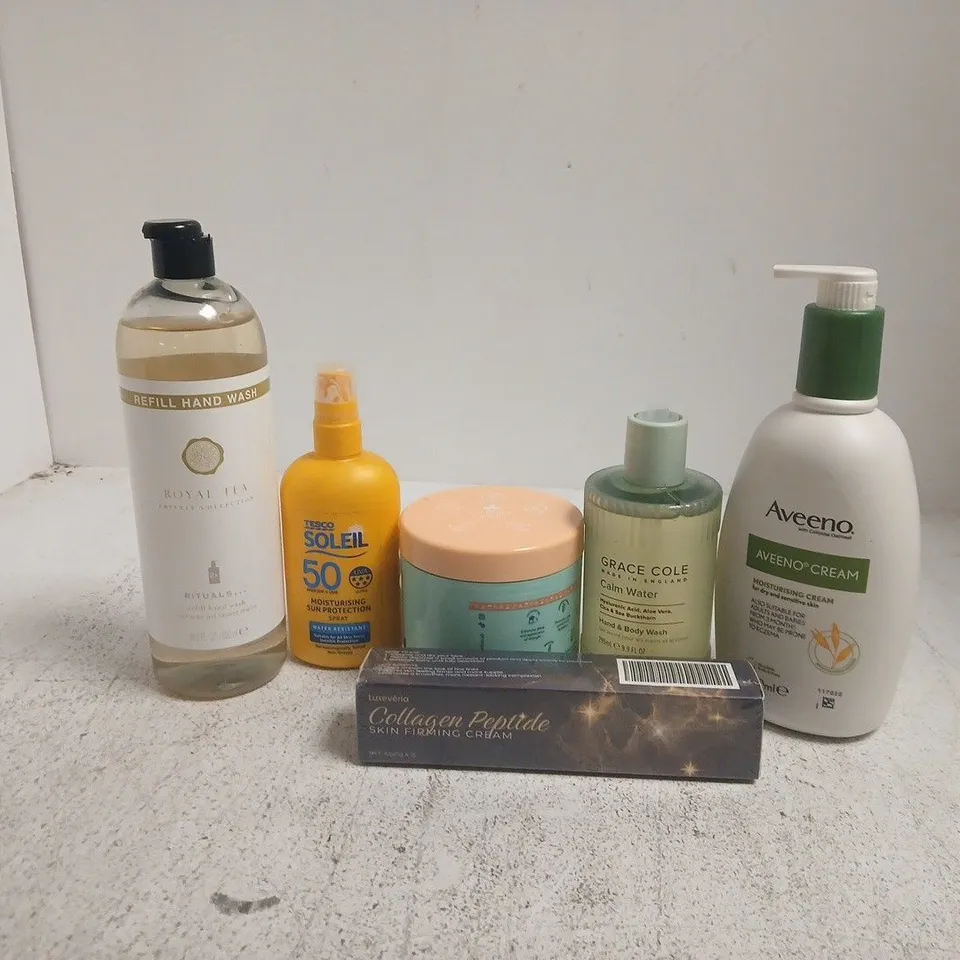APPROXIMATELY 20 ASSORTED HEALTH & BEAUTY PRODUCTS TO INCLUDE AVEENO CREAM, GRACE COLE CALM WATER, NATURE SPELL SALT FREE HAIR MASK, ETC - COLLECTION ONLY
