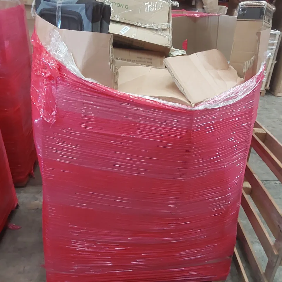 PALLET OF ASSORTED ITEMS INCLUDING: MINI TRAMPOLINE, ADJUSTABLE BADMINTON RACKET, AREA RUG, FOLDING PET CRATE ECT