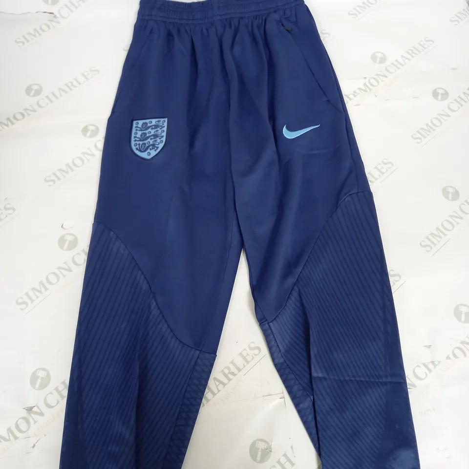 NIKE ENGLAND FC TRAINING PANTS SIZE 16
