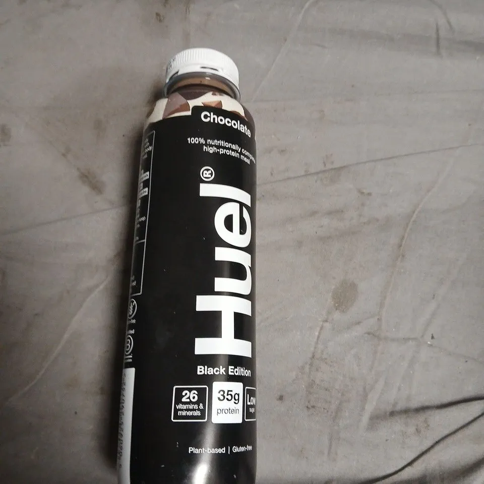 APPROXIMATELY 14 ASSORTED FOOD ITEMS INCLUDING HUEL DRINK , BRAZIL NUTS AND SIMPLY COOK CHILLI STIR FRY RECIPE KIT