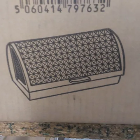 BOXED FOOD STORAGE CONTAINER