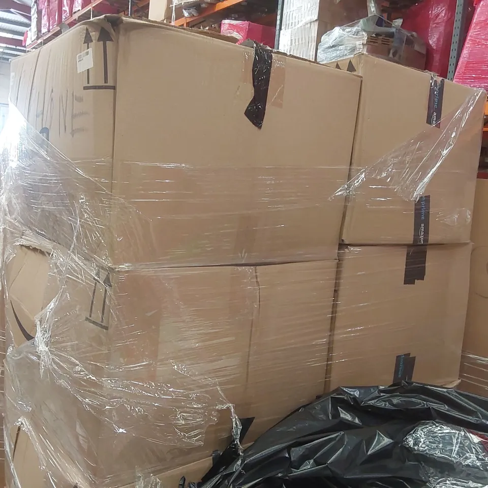 PALLET CONTAINING A LARGE ASSORTMENT O PARTY SUPPLIES INCLUDING BALLOONS, DECORATIONS AND PHONE CASES ECT