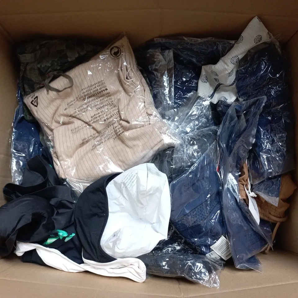 LARGE BOX OF APPROXIMATELY 20 ASSORTED CLOTHING ITEMS IN VARIOUS SIZES, STYLES AND COLOURS