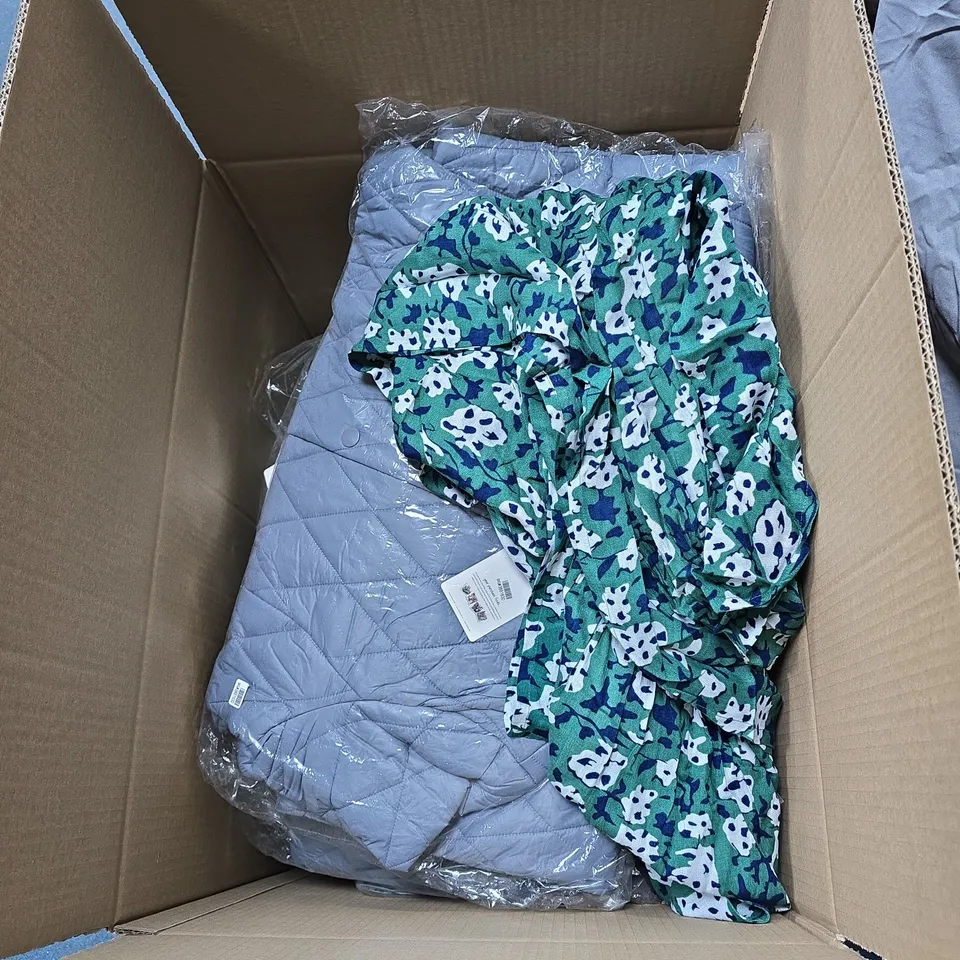 BOX OF APPROXIMATELY 30 ASSORTED CLOTHING ITEMS TO INCLUDE TAMSY ONE SIZE DRESS + TAMSY COAT ETC