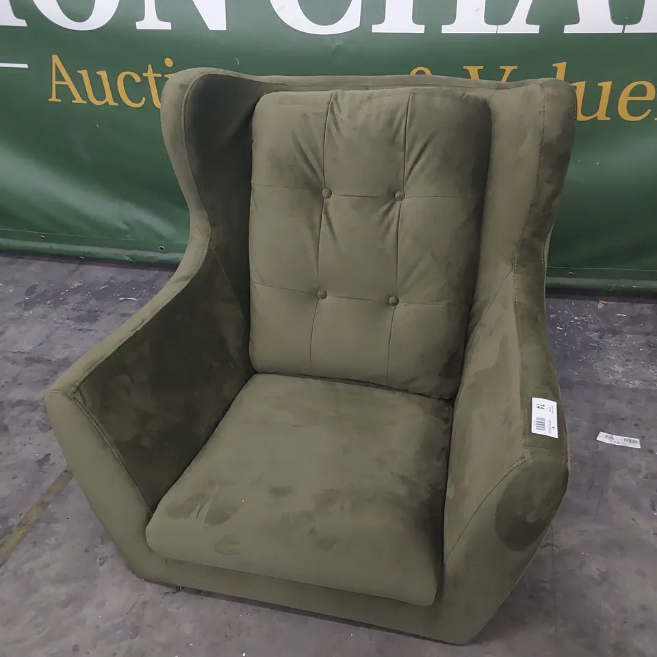 DESIGNER RETRO STYLE BUTTONED WINGED BACK CHAIR GREEN VELVET 