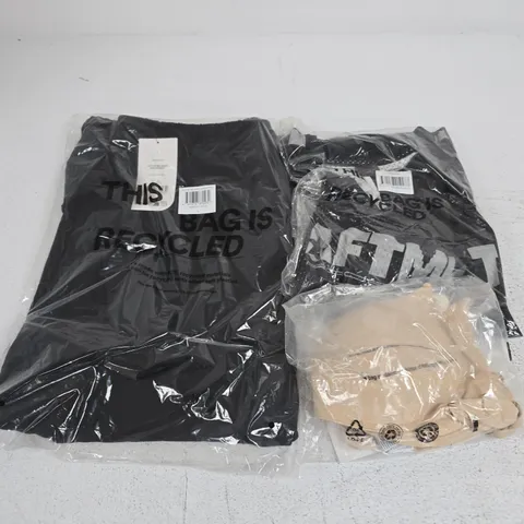 APPROXIMATELY 12 ASSORTED CLOTHING ITEMS IN VARIOUS SIZES, COLOURS & STYLES TO INCLUDE FOOTBALL JERSEY, SWEETHEART BRA, ACTIVE RELAXED SWEATPANTS, ETC