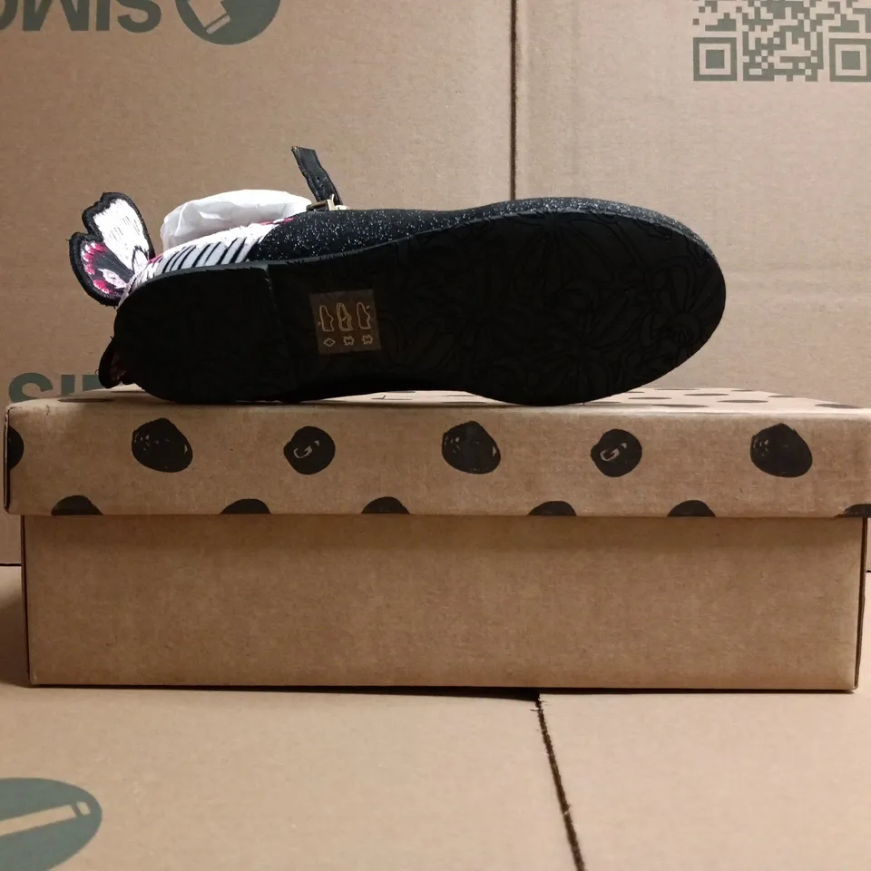 BOXED PAIR OF SOPHIA WEBSTER KID'S CHIARA FLATS IN BLACK/ROSE W. BUTTERFLY DETAIL SIZE EU 32
