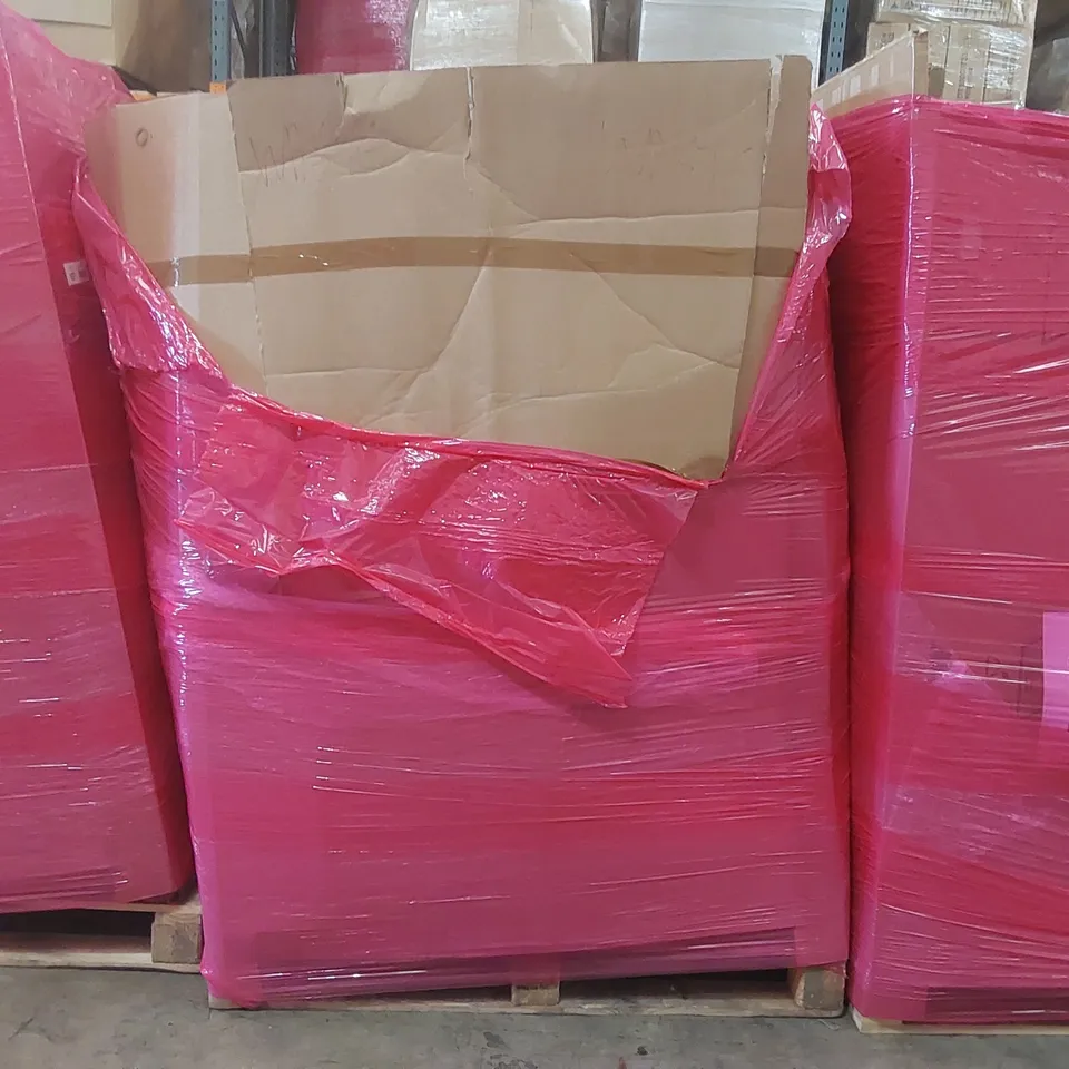 PALLET OF ASSORTED ITEMS INCLUDING: DOG CAR SEATS, FOLDABLE BATHTUB, FOAM ROLLER, RETRACTABLE BABY GATE, RUG ECT