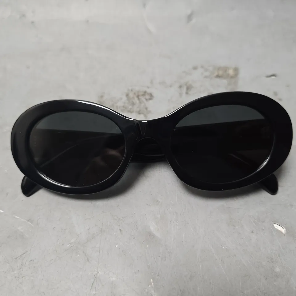 CELINE TRIOMPHE CL40194U SUNGLASSES WOMEN