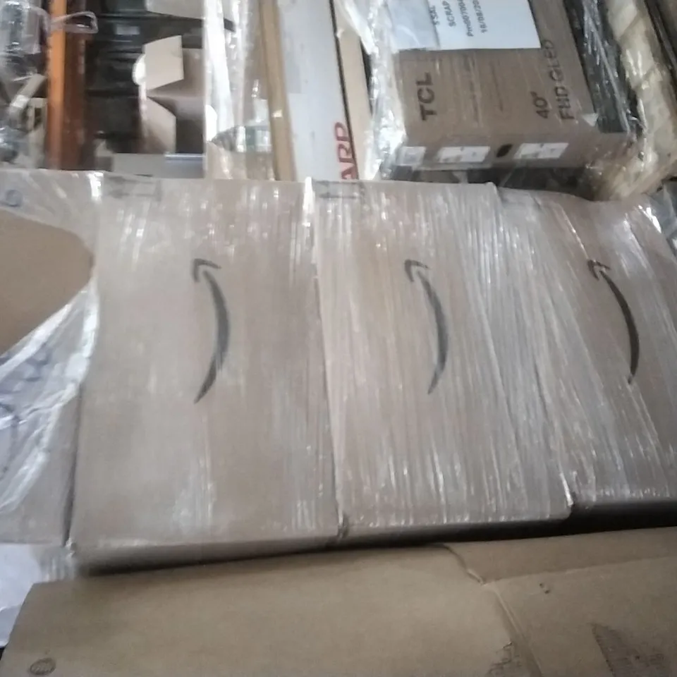 PALLET CONTAINING A LARGE QUANTITY OF BULBS
