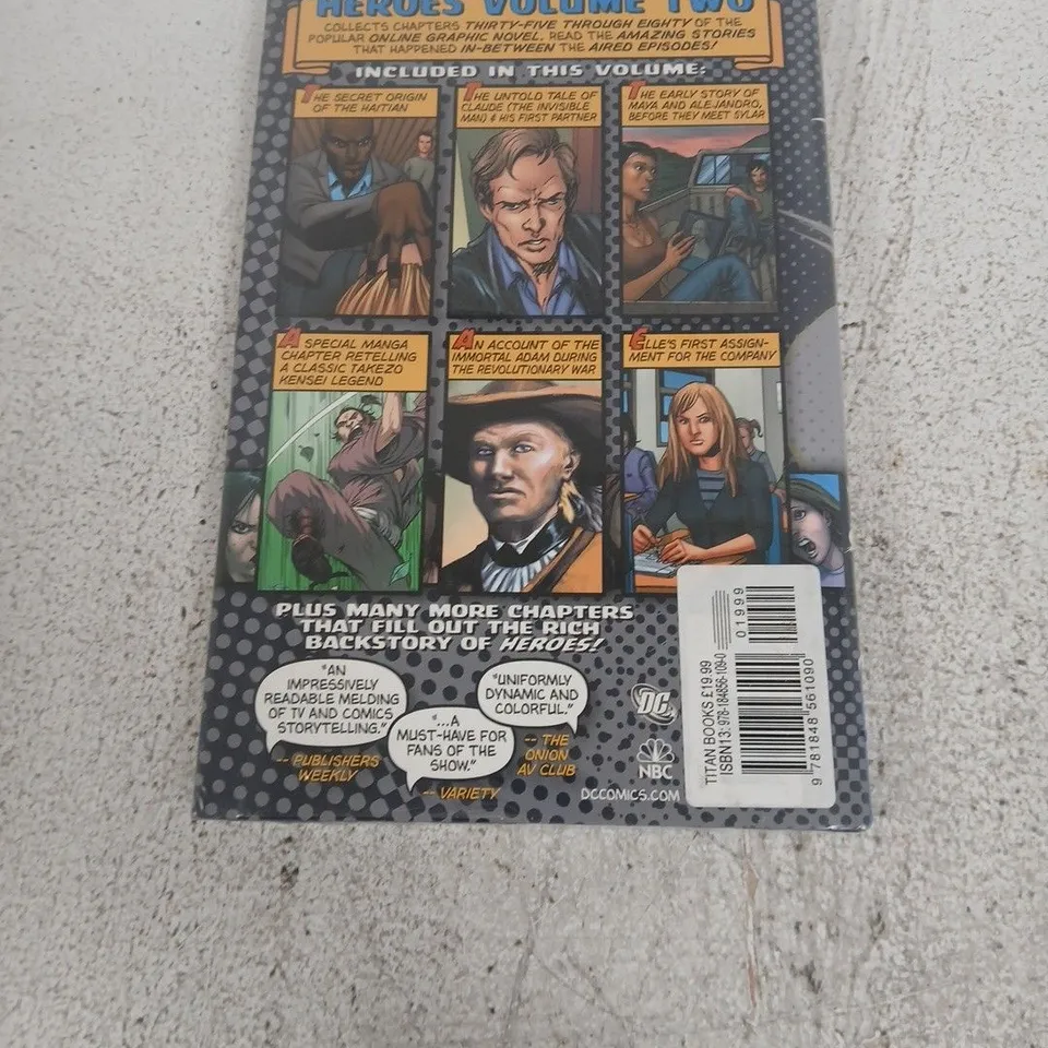 HEROES VOLUME TWO – DC COMICS GRAPHIC NOVEL (TITAN BOOKS)