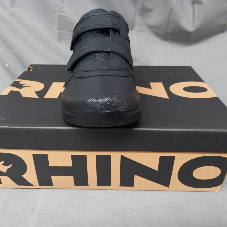 BOXED PAIR OF RHINO WARRIOR SHOES IN BLACK UK SIZE 8.5