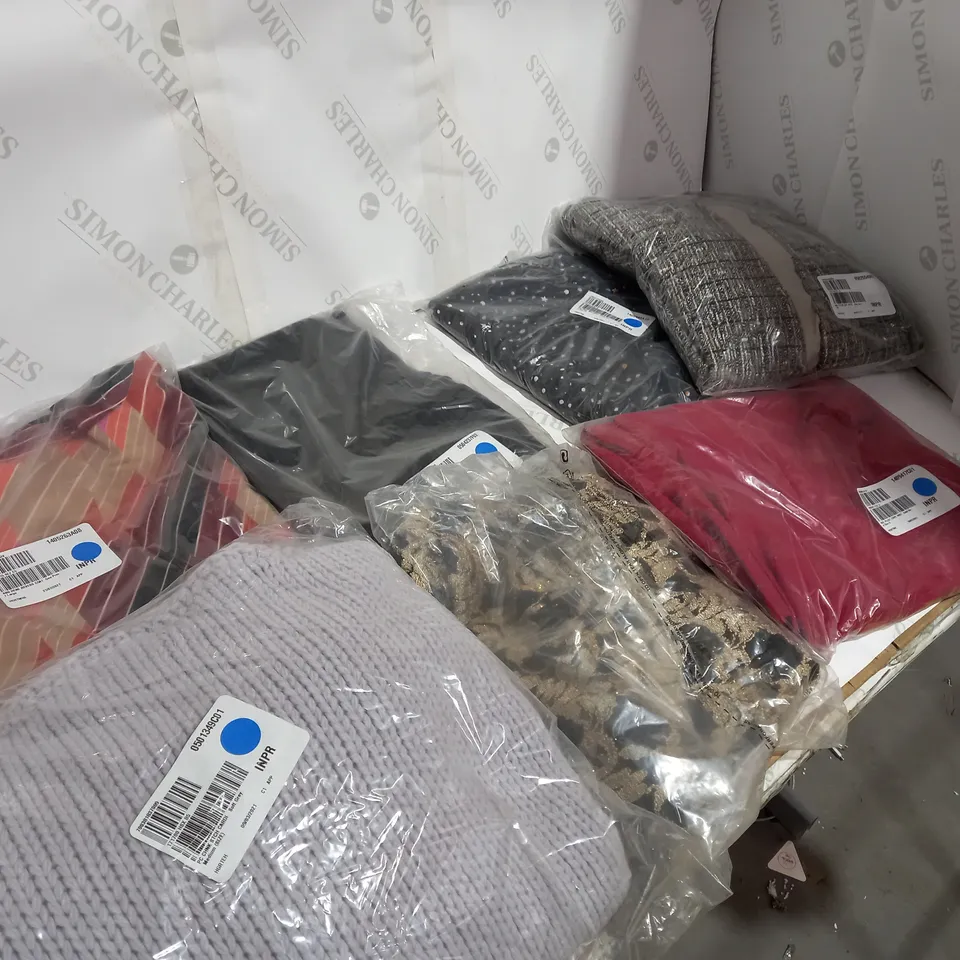 BOX OF APPROX 20 ASSORTED PACKAGED CLOTHING ITEMS VARYING IN SIZE/STYLE/COLOUR