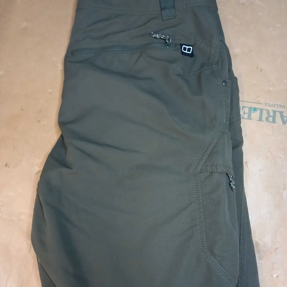  BERGHAUS CARGO SHORTS SIZE 32