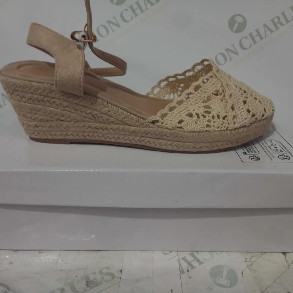 BOXED PAIR OF DESIGNER CLOSED TOE WEDGE SANDALS IN BEIGE EU SIZE 41