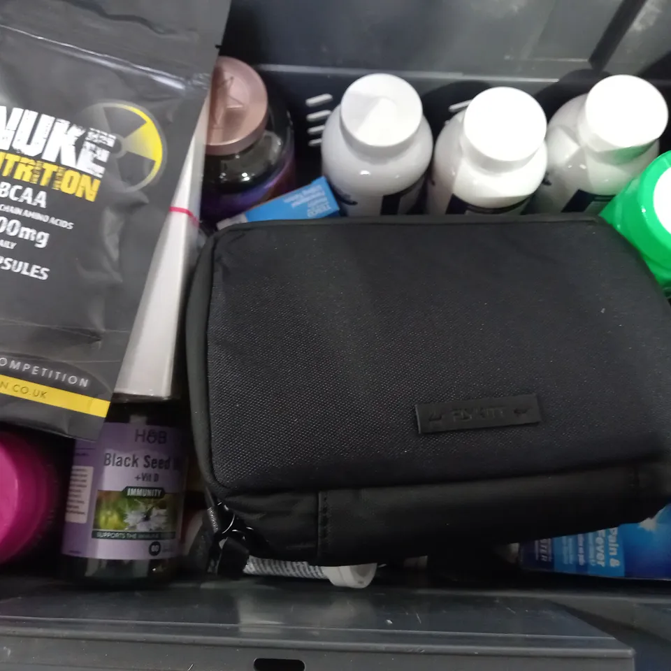 BOX OF APPROXIMATELY 10 ASSORTED ITEMS TO INCLUDE - MANUAL HAIR VITAMINS - ZINC COMPLEX - HOB TUMERIC ECT