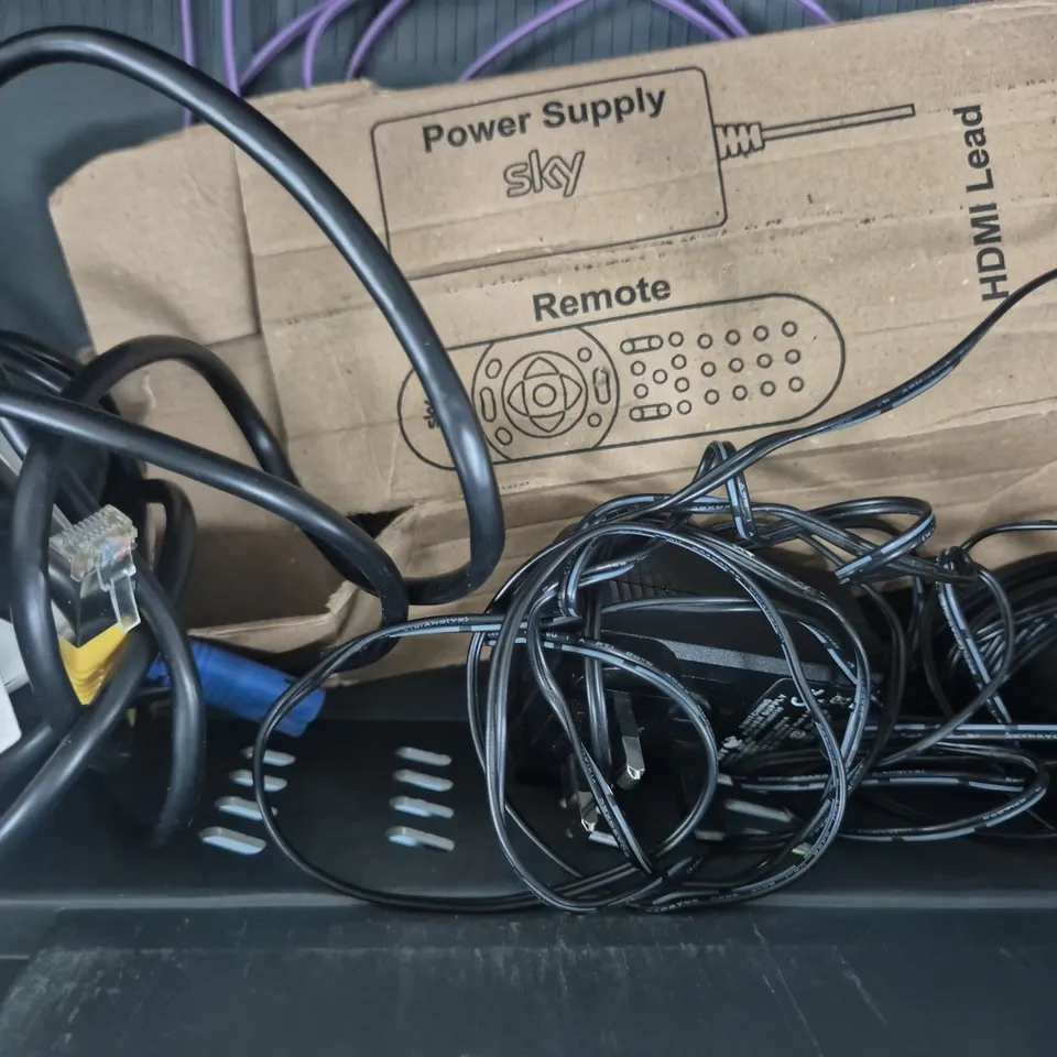 APPROXIMATELY 5 ASSORTED ELECTRICAL ITEMS TO INCLUDE SKY WI-FI ROUTER, ETC