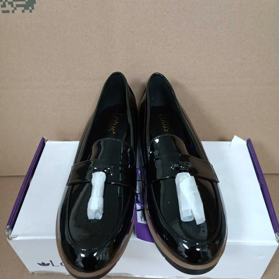 BOXED PAIR OF WOMENS LOTUS WOMEN'S BLACK PATENT LEATHER LOAFERS - UK SIZE 6