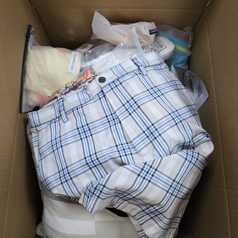 BOX OF APPROXIMATELY 10 ASSORTED ITEMS INCLUDING SOME SUNGLASSES, SOME SANDALS AND A BLACK KNITTED TOP