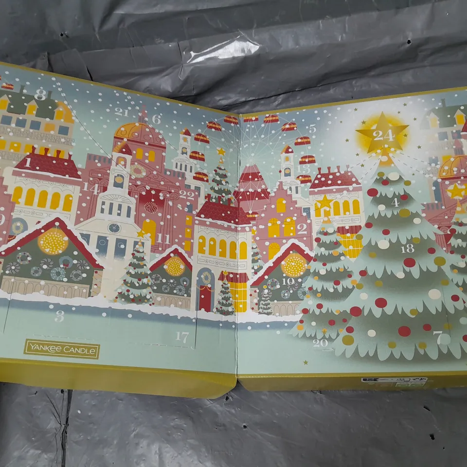 YANKEE CANDLE PASSPORT TO THE HOLIDAYS CHRISTMAS ADVENT CALENDAR BOOK - COLLECTION ONLY