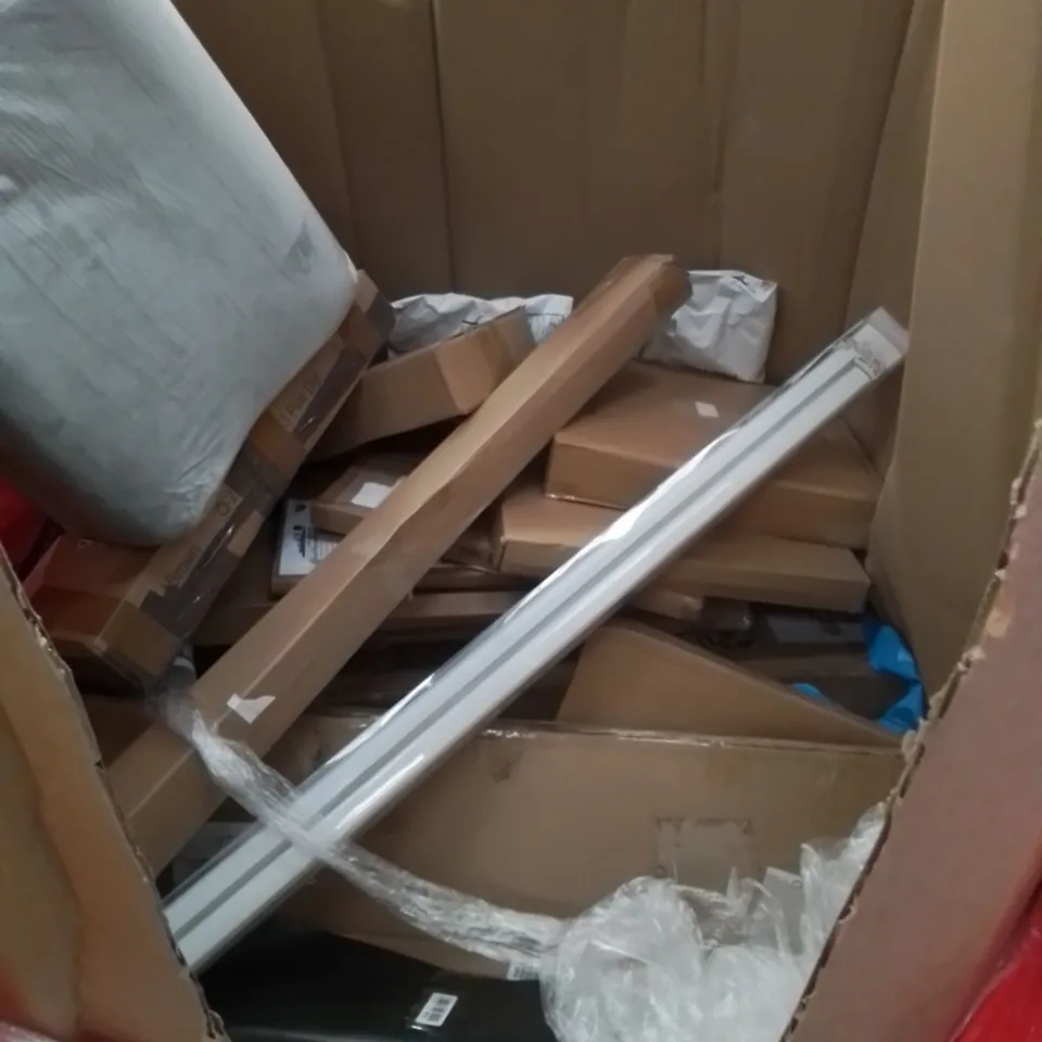 PALLET CONTAINING ASSORTED HOUSEHOLD & HOME IMPROVEMENT PRODUCTS. INCLUDES BLINDS, CUSHION, TOILET SEAT, BOXED FURNITURE ETC