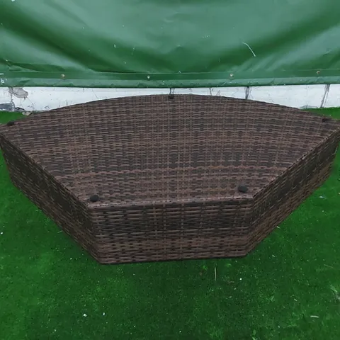 DESIGNER RATTAN GARDEN/PATIO PIECE 