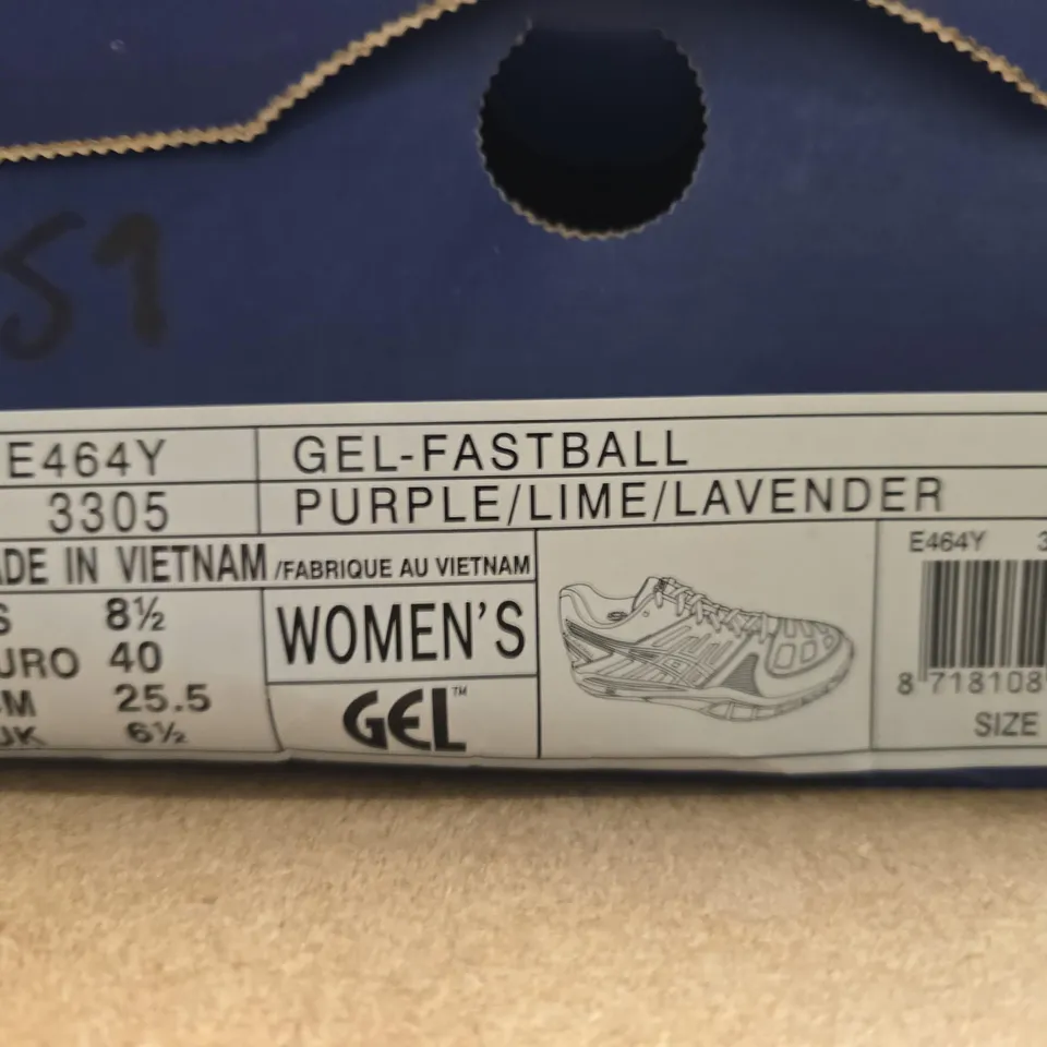 BOXED PAIR OF ASICS GEL-FASTBALL WOMEN’S RUNNING SHOES – UK SIZE 6.5