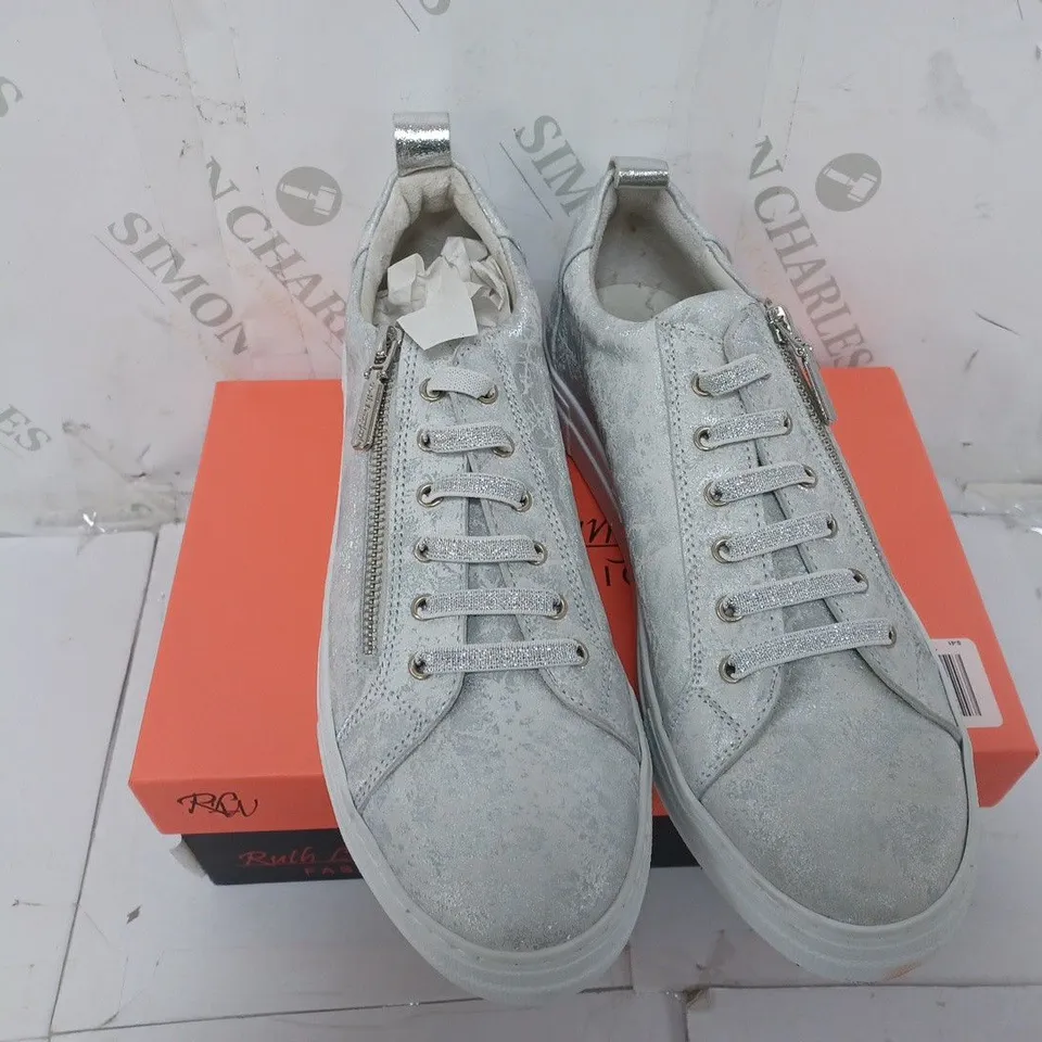 BOXED PAIR OF RUTH LANGSFORD ZIP DETAIL TRAINERS IN SILVER SIZE 8