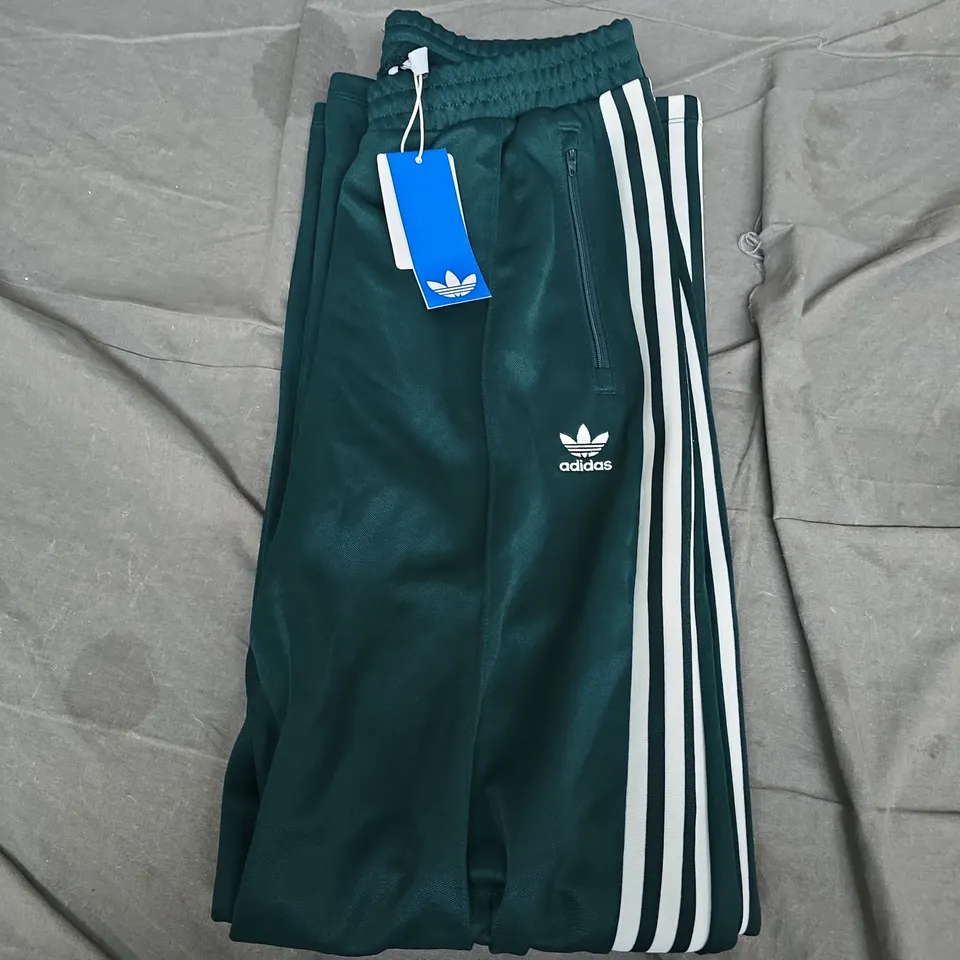 ADIDAS KD4266 CLASSIC TP TRACK PANTS – DARK GREEN WITH WHITE STRIPES (UK M)