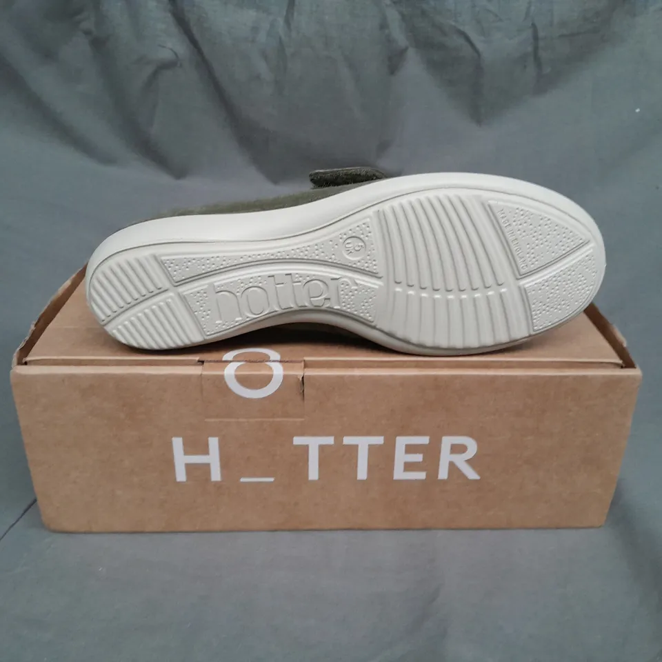 BOXED PAIR OF HOTTER TOASTY VELCRO SUEDE SHOES SIZE UK 5